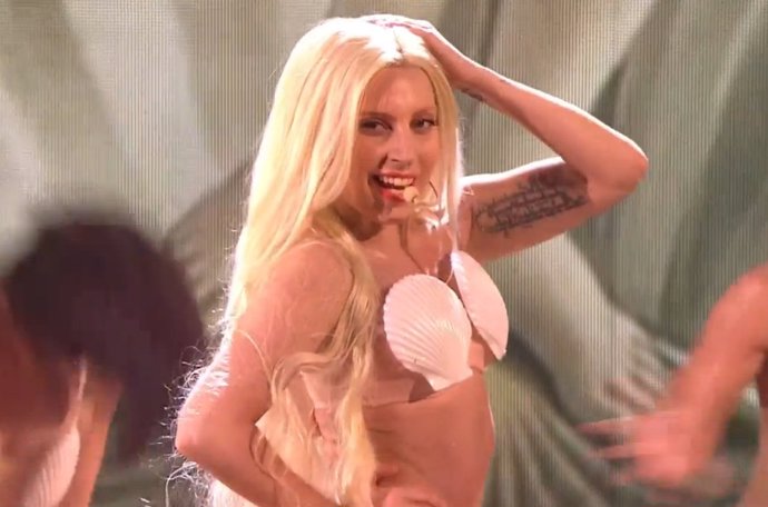 Lady Gaga actúa para Factor X interpretando sus nuevos temas de ARTPOP