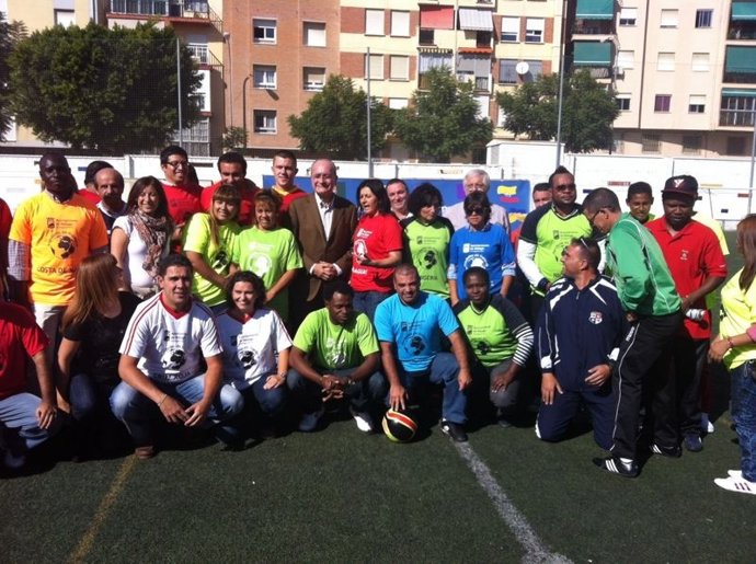 El alcalde inaugura 'El Mundialito sin Fronteras'