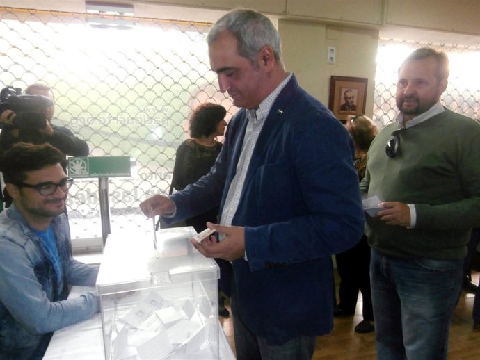 Ruiz durante la votación