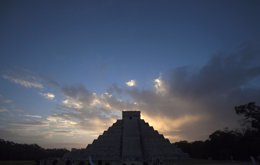 Pirámide de Kukulcan en Chichen Itza, Yucatán, México