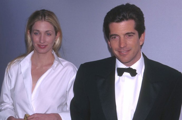 John Kennedy Jr. Y su esposa Carolyn Besset 