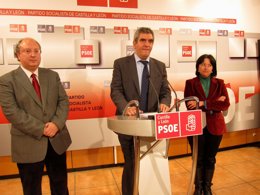 Julio Villarrubia junto a Enrique Cabero y Ángela Marqués.