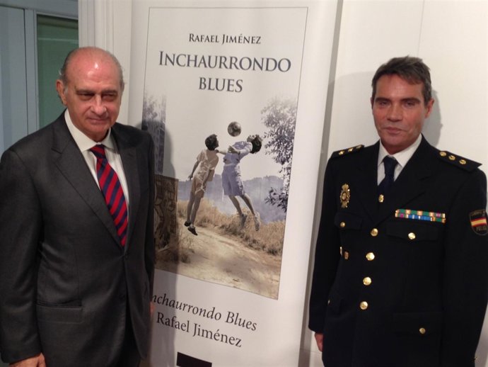 El ministro J.Fernández y el autor R. Jiménez