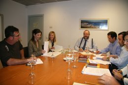 Ochogavia y representantes del GOB y Amics de la Terra