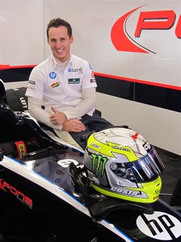 Pol Espargaró prueba un coche en Montmeló