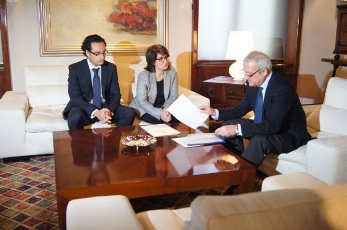 Visita de la alcaldesa de Totana al presidente de la Comunidad