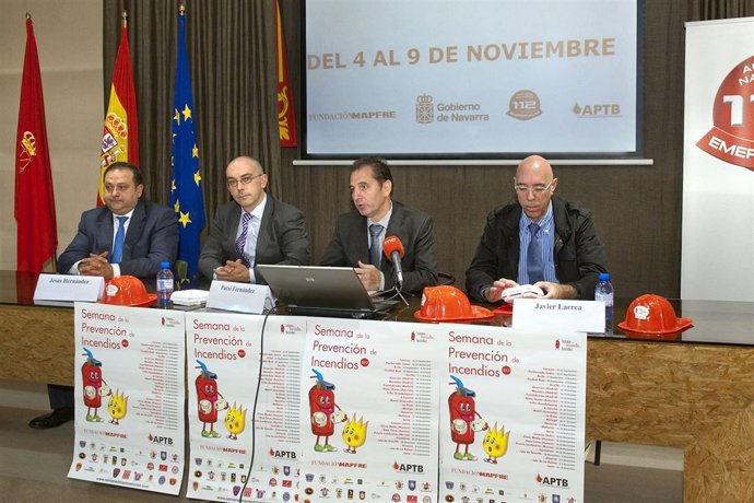 Garrido, Hernández, el director general Fernández y Larrea