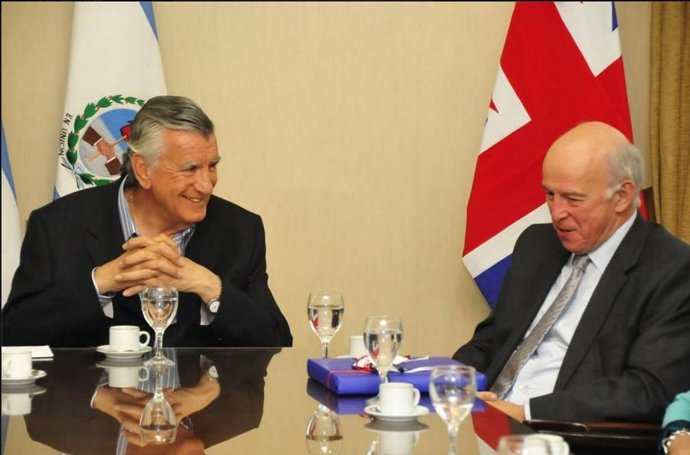 Jose Luis Gioja y Embajador del Reino Unido 