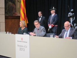 La pta.Del Parlament N.De Gispert,el pte.A.Mas y el secr. Del Govern J.Baiget