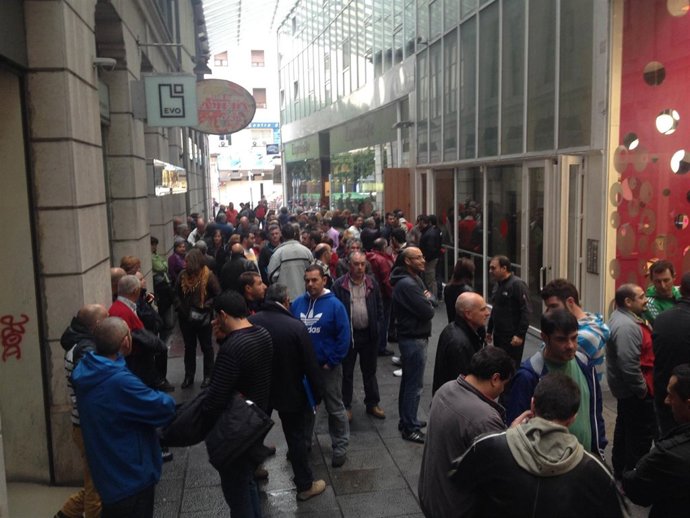 Concentración de los trabajadores de Sniace en el Orecla