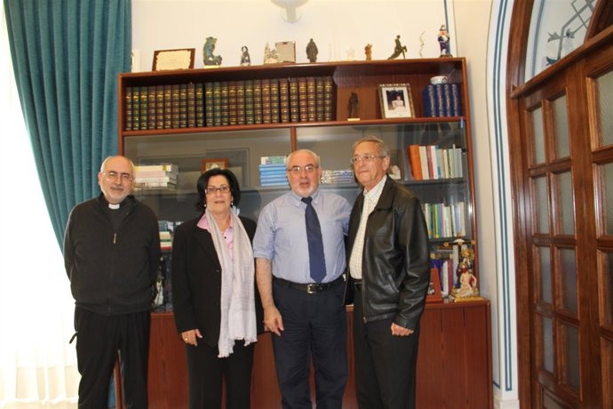 Momento de la visita de la directora del Museo, Perla Hazan, a la UCAM.