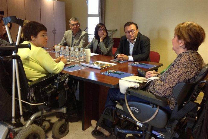 Gamez y Heredia se reúnen con pacientes crónicos afectados por copago hospitalar