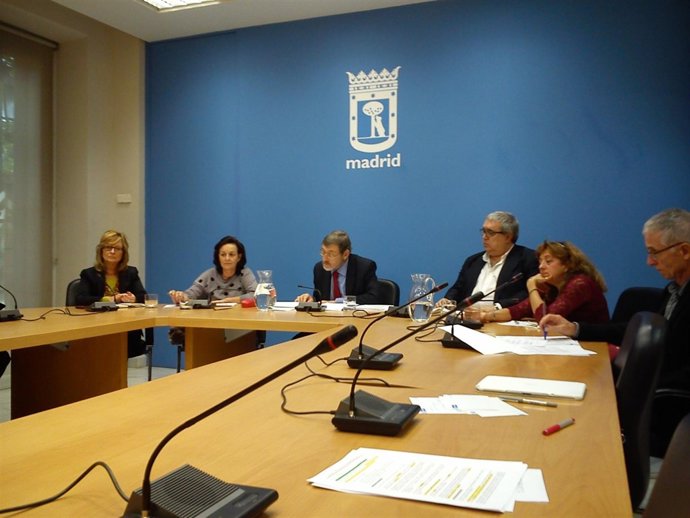 Lissavetzky con ediles de su grupo municipal