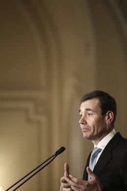 Tomás Gómez en el desayuno presentado por Chacón