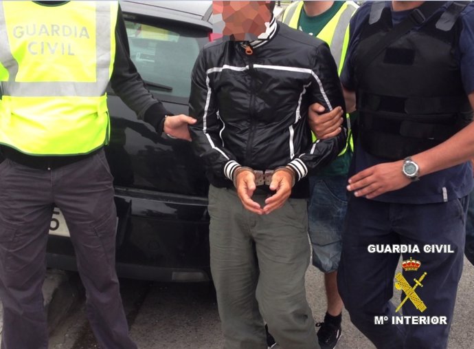 Uno de los detenidos 