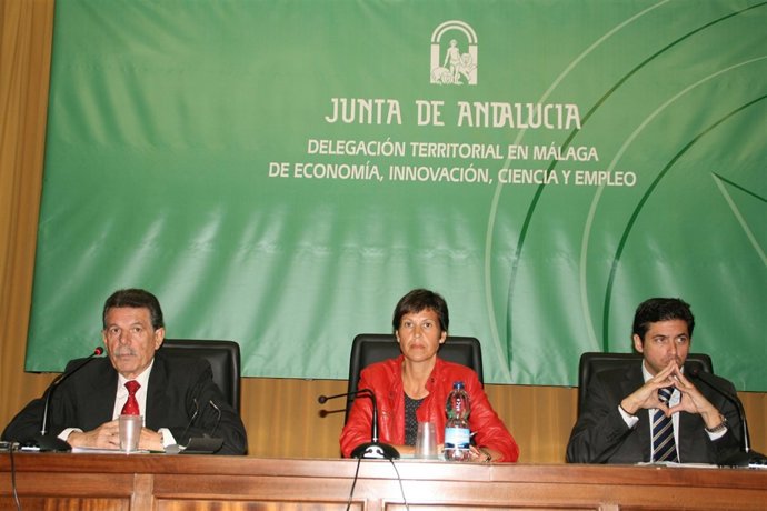 Firma del convenio de colaboración, en Málaga.