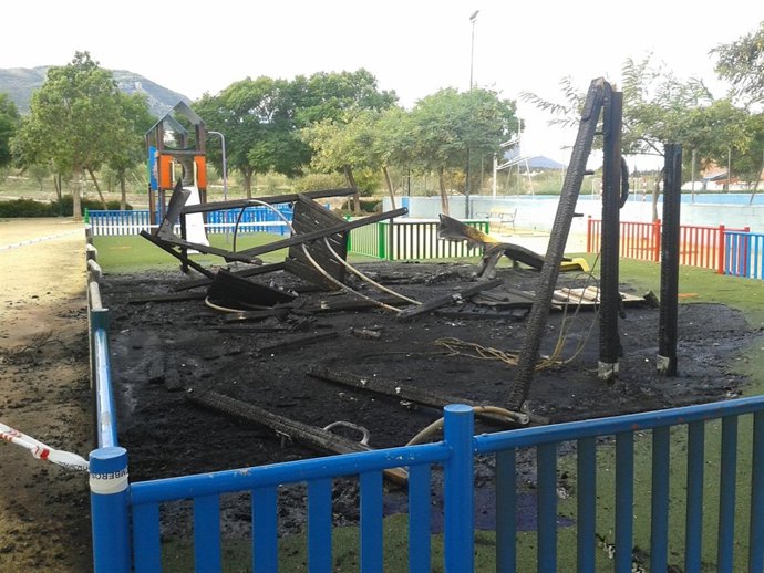 Incendio en parque infantil vandalismo