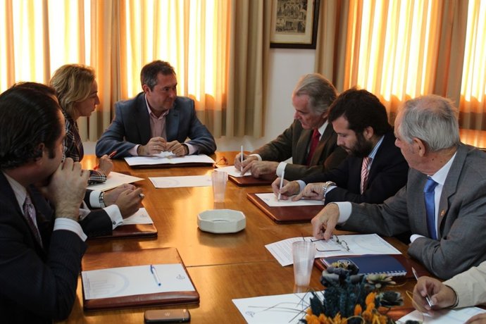 Juan Espadas, con representantes de Fedeme