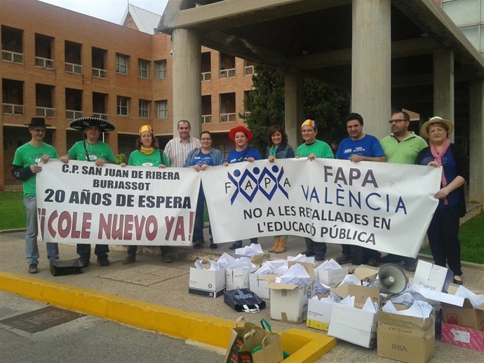 FAPA reclama las ayudas para beneficiarios de becas de texto