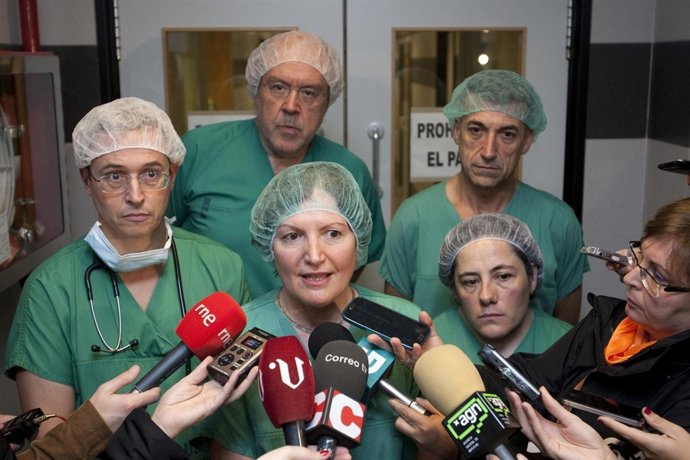 La conselleira de Sanidade visita quirófanos CHUS