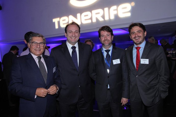 Alonso, con la delegación tinerfeña