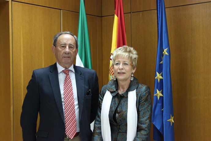 Julián Borja (arroceros) y la consejera de Agricultura, Elena Víboras