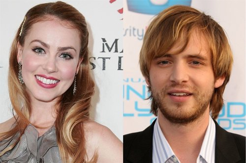 Aaron Stanford y Amanda Schull, protagonistas de 12 monos