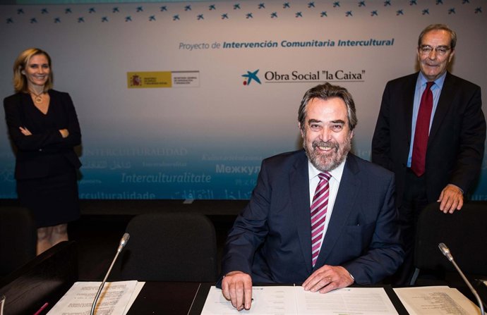 Belloch firma manifiesto por la integración cultural de laCaixa