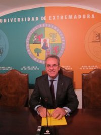 El rector de la UEx lanza un mensaje de tranquilidad a los estudiantes Erasmus extremeños tras la rectificación de Wert