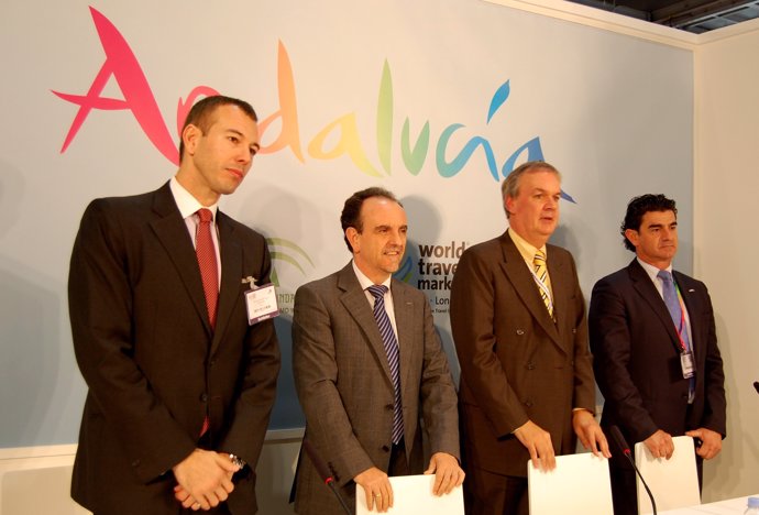 Acuerdo entre el consejero de Turismo, Rafael Rodríguez, con Elite Travel Group
