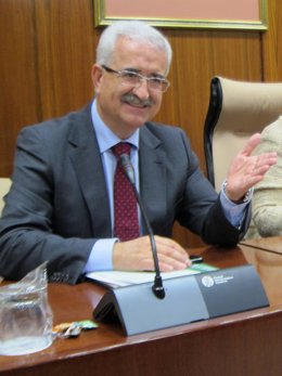 El consejero de la Presidencia, Manuel Jiménez Barrios, presenta el presupuesto