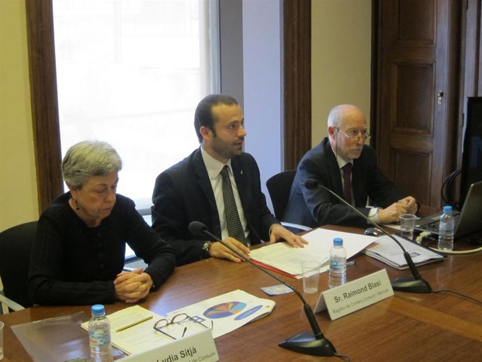 L.Sitjà (JAC), R. Blasi (Concejal De Comercio De Barcelona) Y L. Almansa (Omic)