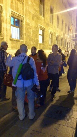 Trabajadores de RTVV en la puerta del Palau de la Generalitat