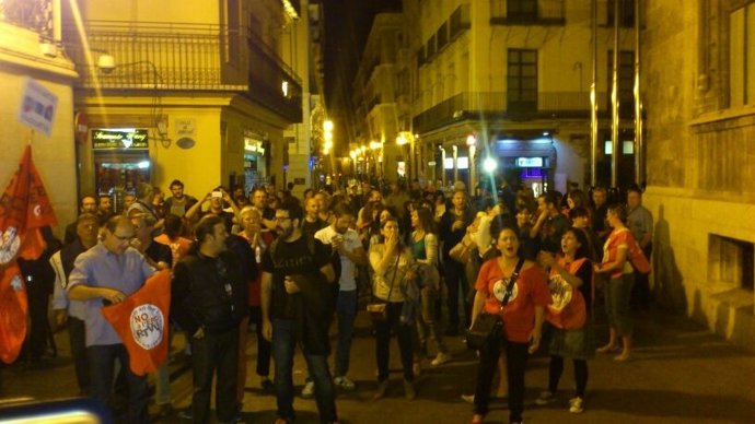 Concentración a las puertas del Palau de la Generalitat