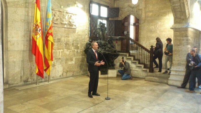 Fabra comparece en el Palau para explicar el cierre de RTVV