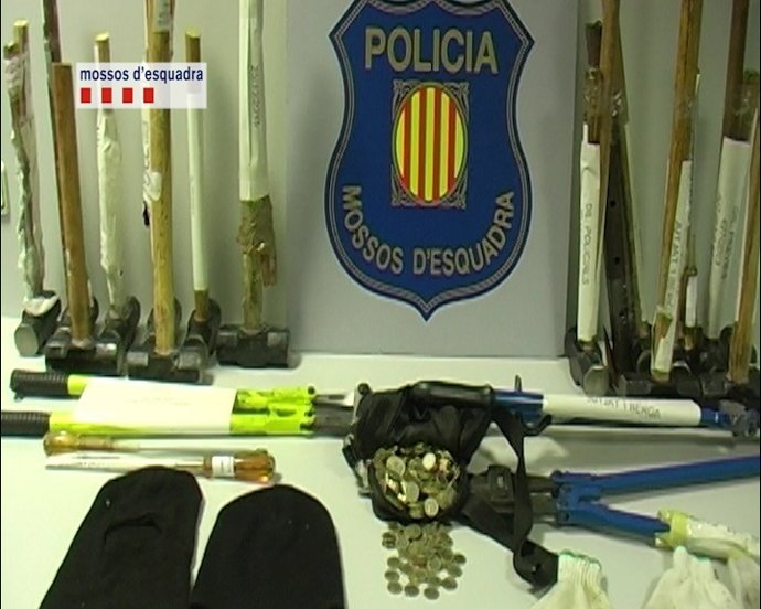 Herramientas incautadas a una banda de ladrones de bares en Catalunya