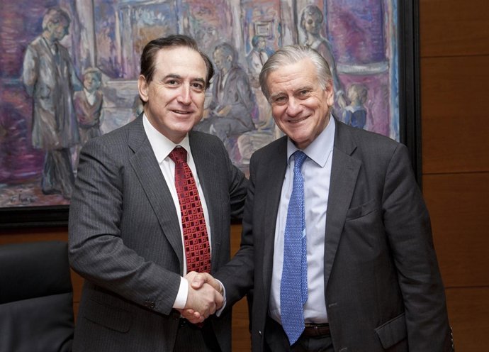 Firma convenio entre Antonio Huertas (Mapfre) y Valentín Fuster (CNIC)