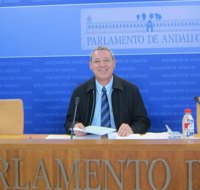 PSOE-A afirma que al PP no le basta con la "manipulación" en la televisiones públicas, sino que busca su cierre