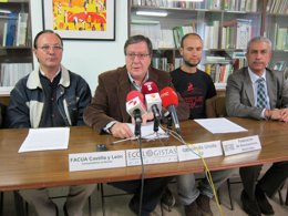 Integrantes de la Coordinadora Antivertedero de Santovenia.