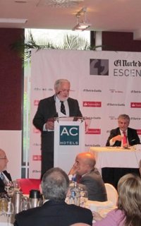 Cañete recuerda a las CCAA que "el peor pago" al sector del ibérico es "cerrar los ojos a los que comenten fraude"
