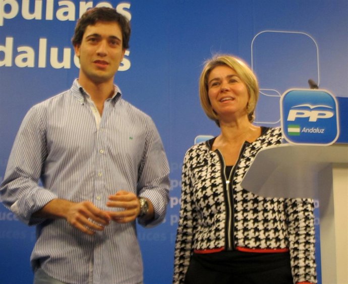 La diputada del PP-A Teresa Ruiz Sillero y el presidente de NNGG, Luis Paniagua