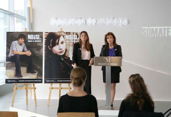 Mata y Conde, durante la presentación de 'No mola si'.
