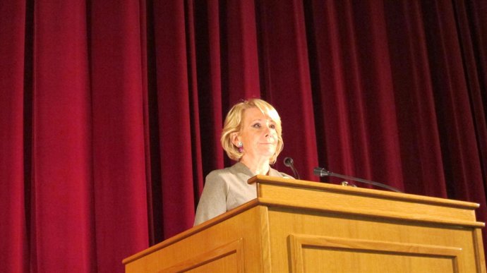 Esperanza Aguirre en la Academia General Militar de Zaragoza