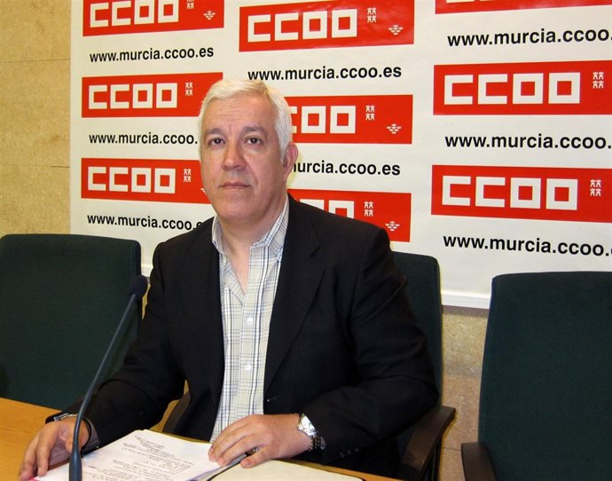 El secretario general de CCOO Murcia Sector Postal, José Antonio Galera