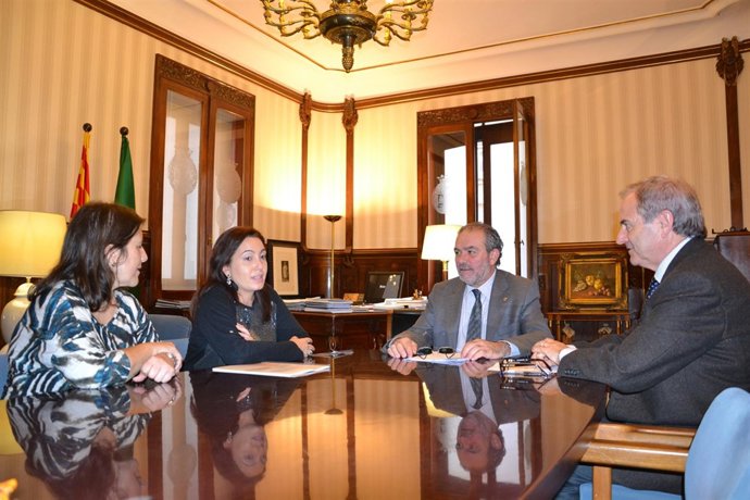 Maite Montañés y Pili Vilella con Joan Reñé