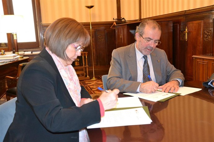 La alcaldesa de Tàrrega, Rosa Perelló y el pte. De la Diputación, Joan Reñé