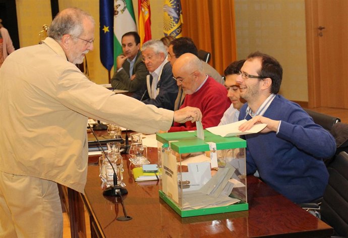 Votación para el Defensor Universtario de la UPO