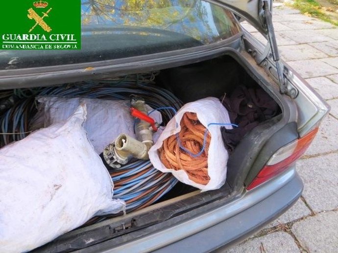 Cable sustraído por los presuntos ladrones