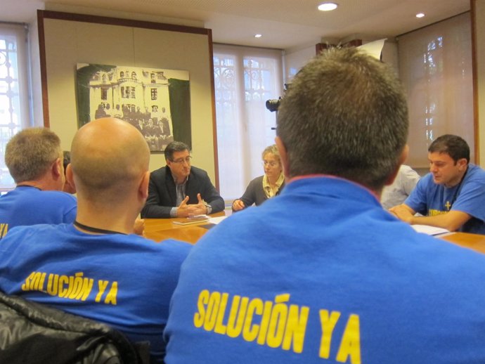 Reunión entre Prendes y los representantes de las subcontratas de Hunosa.