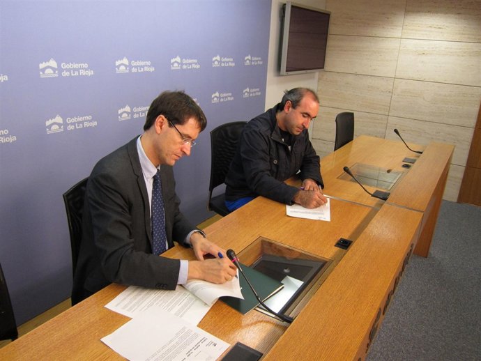 Firma convenio Capellán y el alcalde de Grañón para el Centro Interpretación